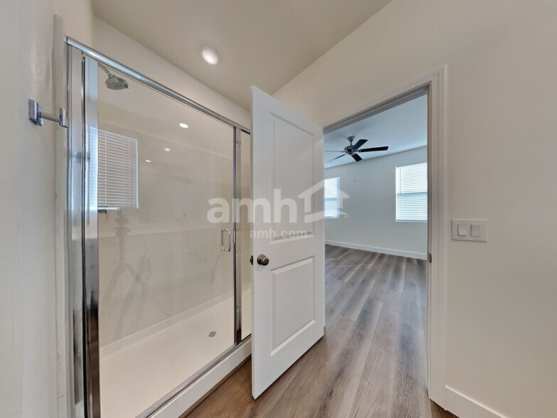 Building Photo - 537 Silverbell Falls Pl