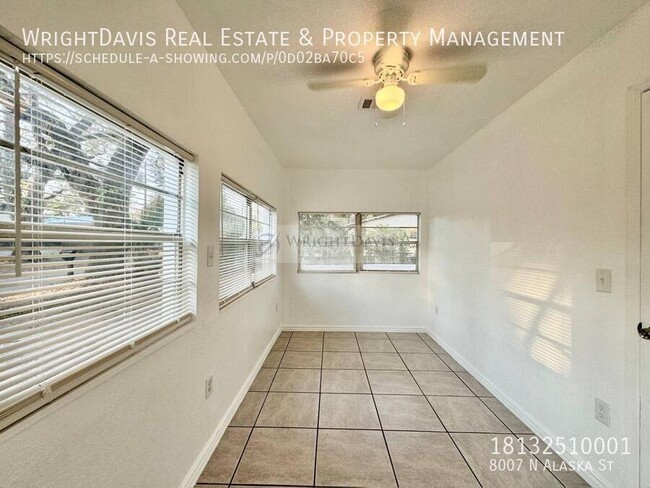 Building Photo - Beautifully Renovated 2/1 in Tampa!