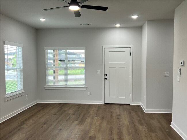 Building Photo - 502 Cosmos St