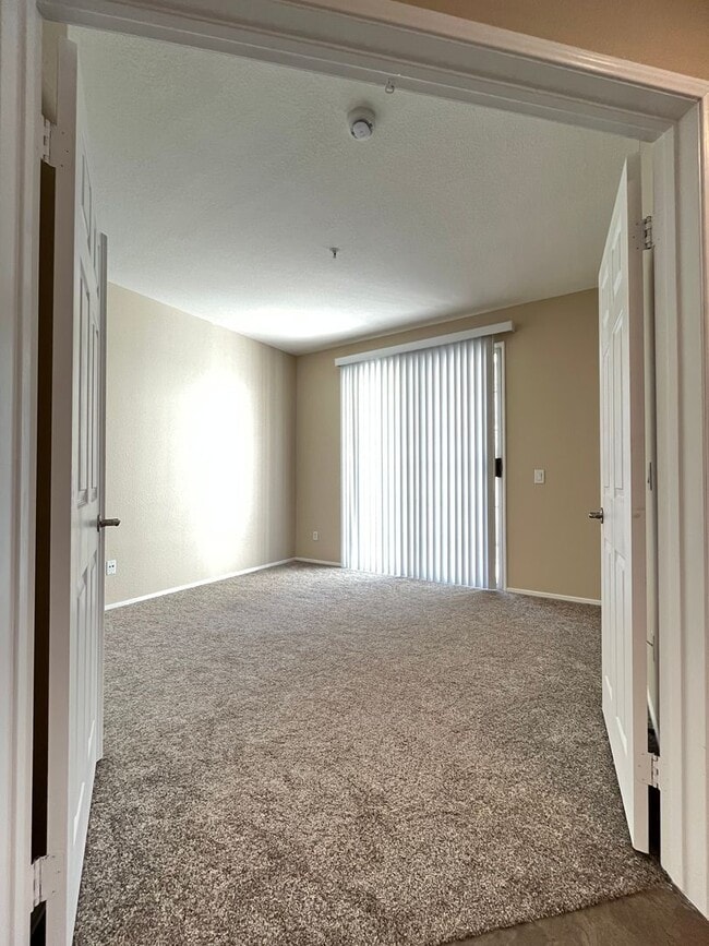 Building Photo - PICTURE PERFECT!  3 BR/3 BA END UNIT CONDO with DIRECT ACCESS 2 CAR GARAGE