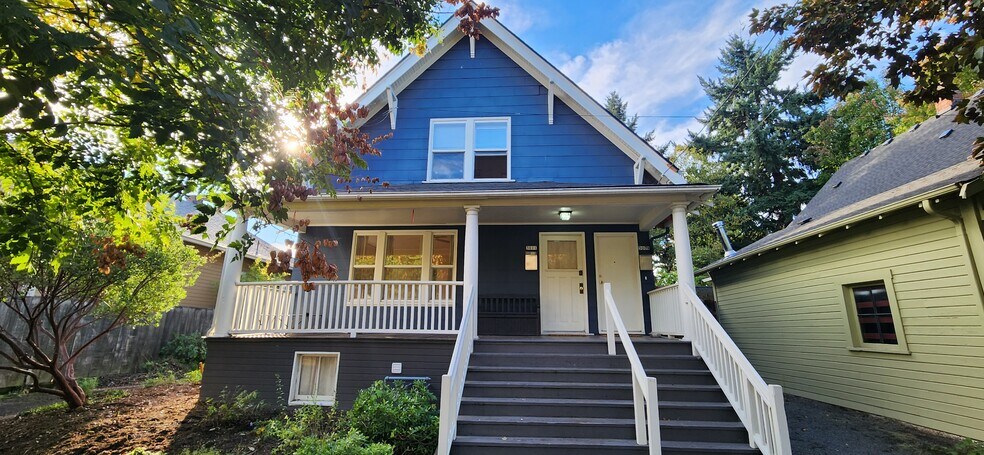 Building Photo - 3009 SE 19th Ave