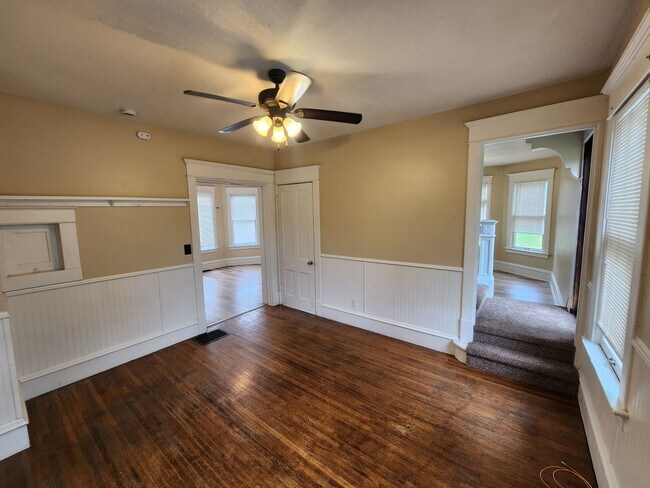 Building Photo - 603 Leclaire St