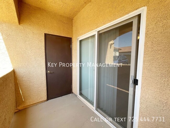 Building Photo - 3 BEDROOM 2 BATH CONDO W/DETACHED GARAGE N...