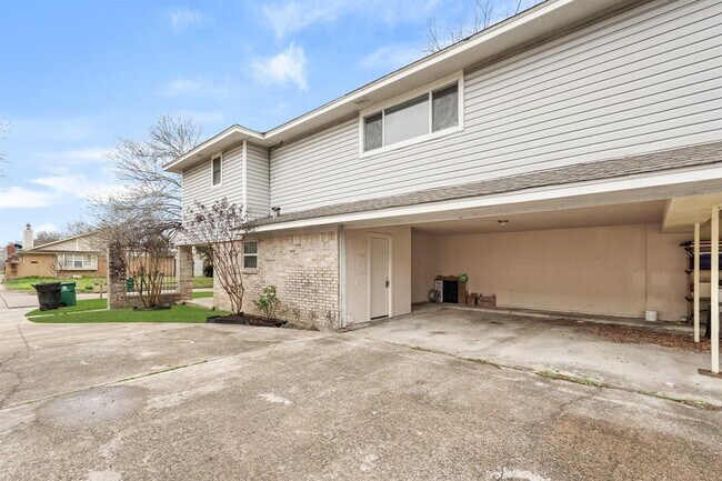 Building Photo - 10814 Sugar Hill Dr