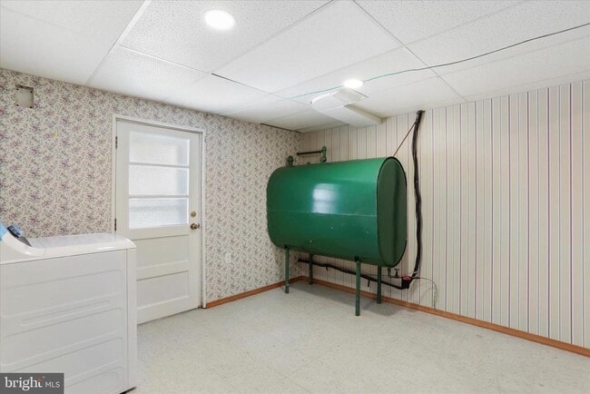 Building Photo - 855 Anthony Ave