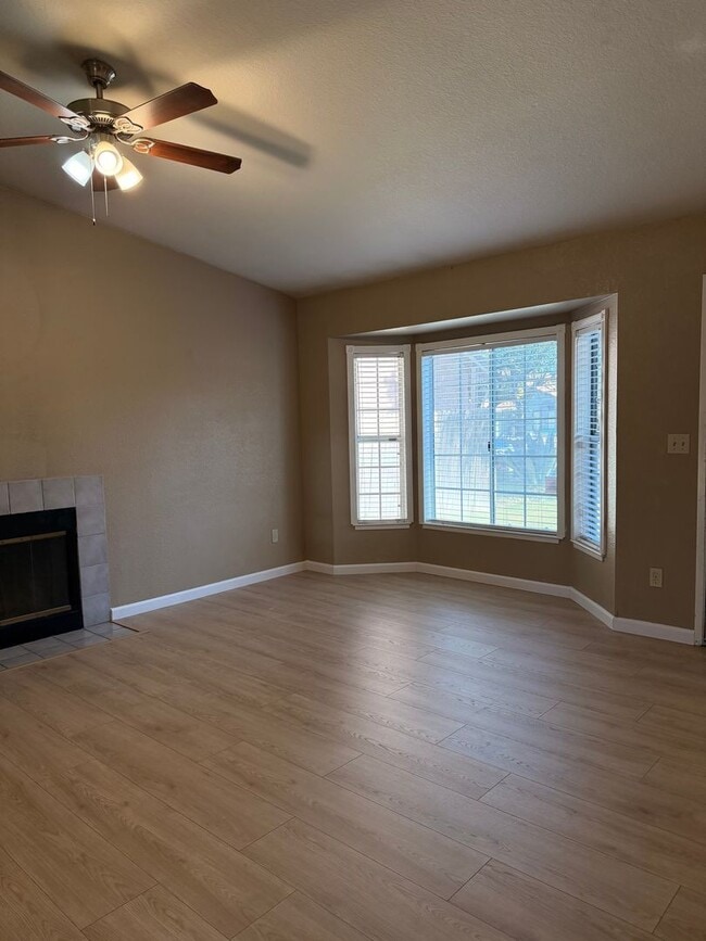 Building Photo - Ready to be call HOME