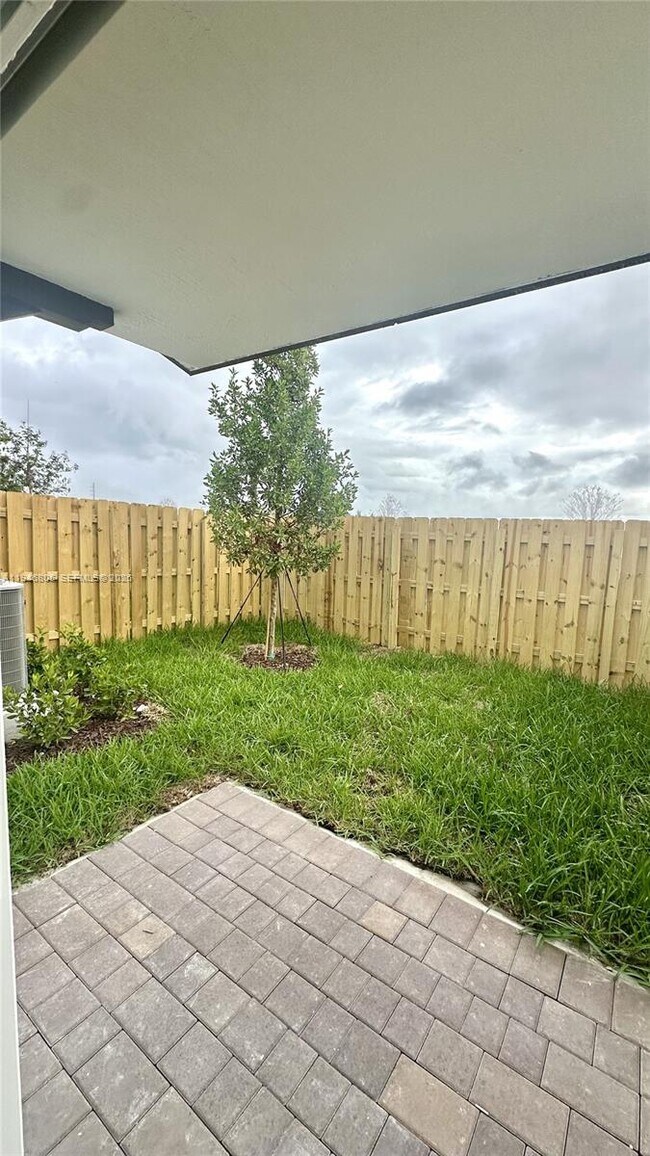 Building Photo - $2,500