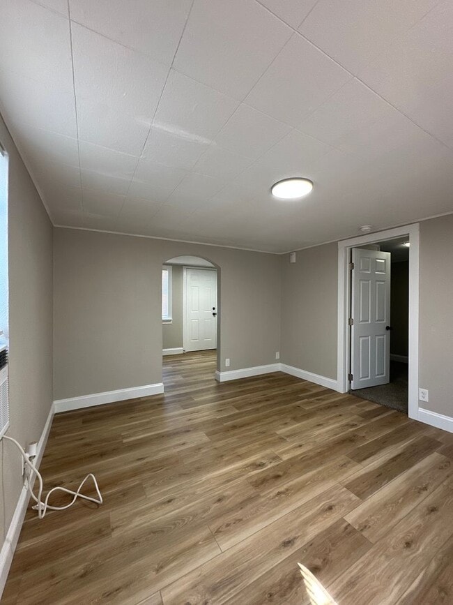 Building Photo - Charming 1 bed/1 bath apartment!