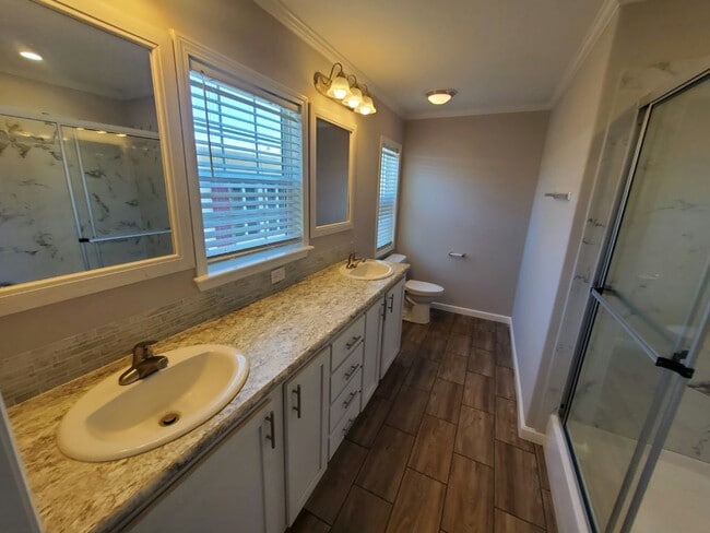 Building Photo - 6421 Brandywine Dr N