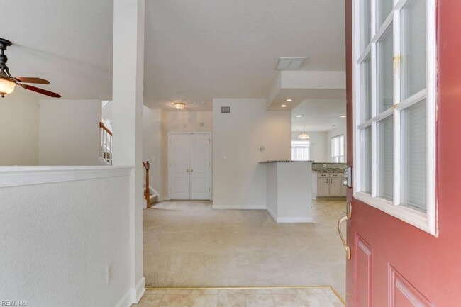 Building Photo - 528 Normandy St