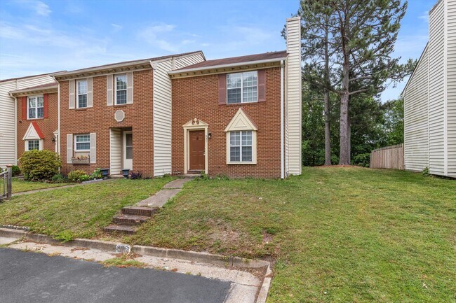 Building Photo - Greenbrier Living Near Shopping, Dining & Major Chesapeake Conveniences at this COMPLETELY REHABB...