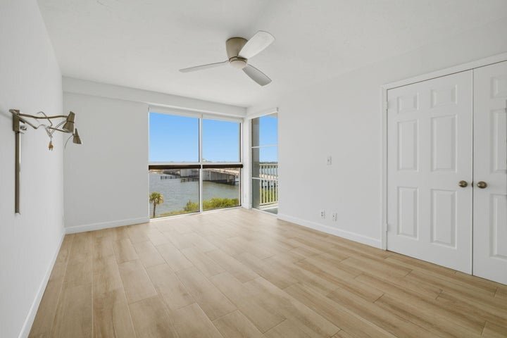 Building Photo - 3901 S Flagler Dr