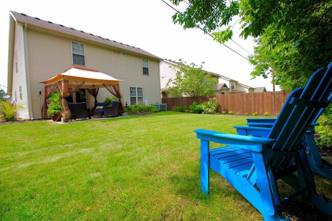 Building Photo - 897 Henderson Dr
