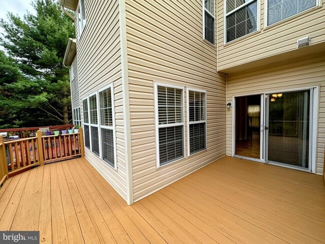 Building Photo - 6135 Newport Terrace