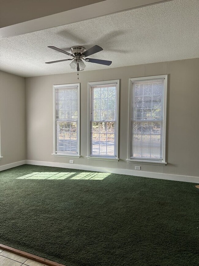 Building Photo - Historic 3 Bedroom, 2 Bathroom Home in Augusta!