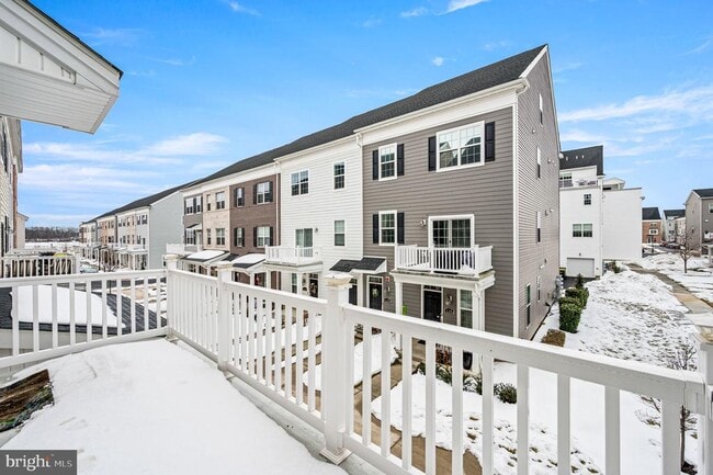 Building Photo - 127 Gaslight Aly