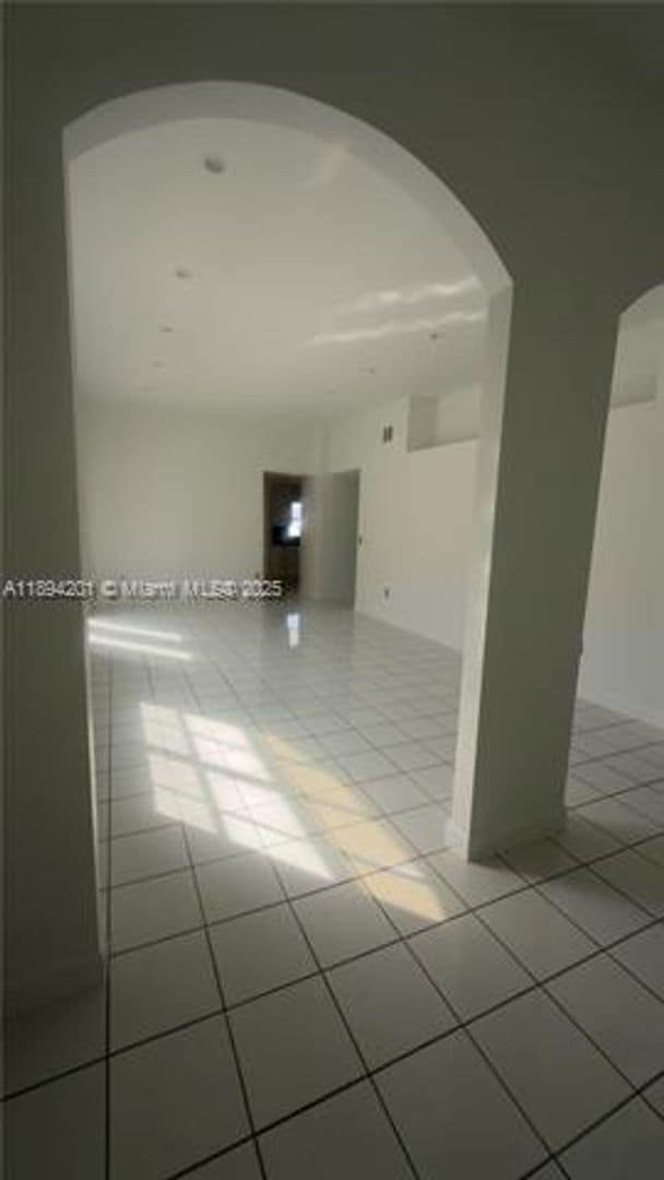 Building Photo - 1070 NW 129th Pl