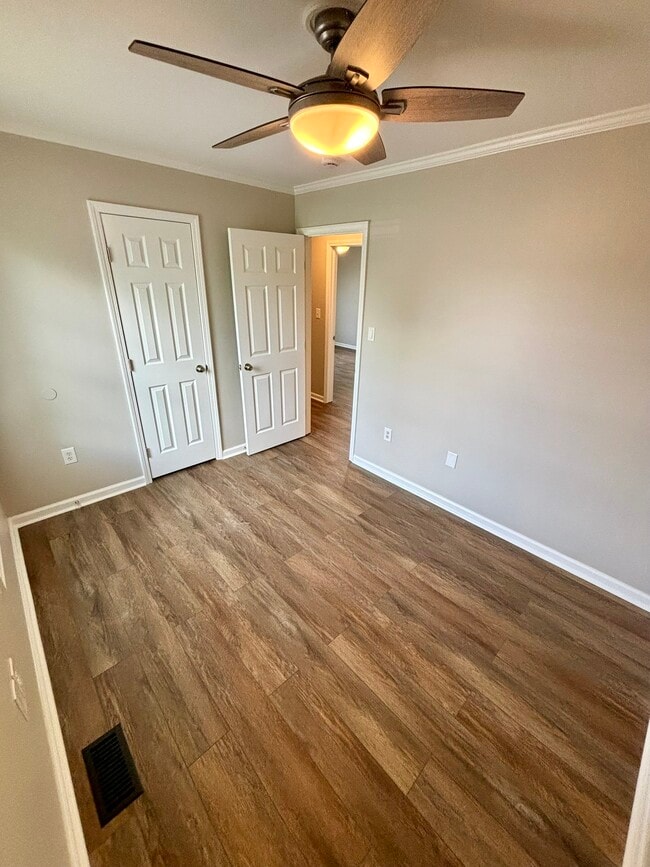 Building Photo - 207 Heights Ave