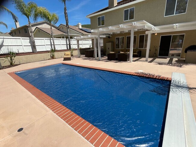 Building Photo - Gorgeous 4 Bedroom Santa Fe Hills Home With a Pool!