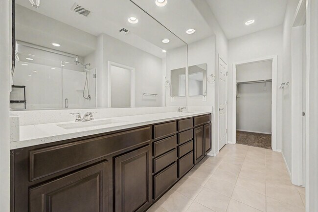 Building Photo - 7104 W Spur Dr