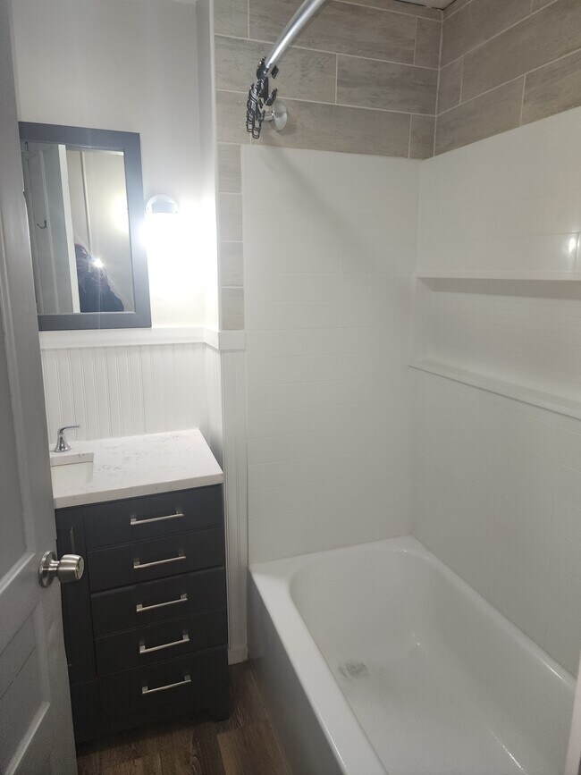 Building Photo - 3044 6th Ave