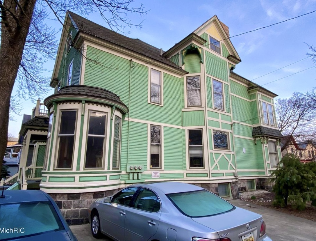Building Photo - 326 Cherry St SE
