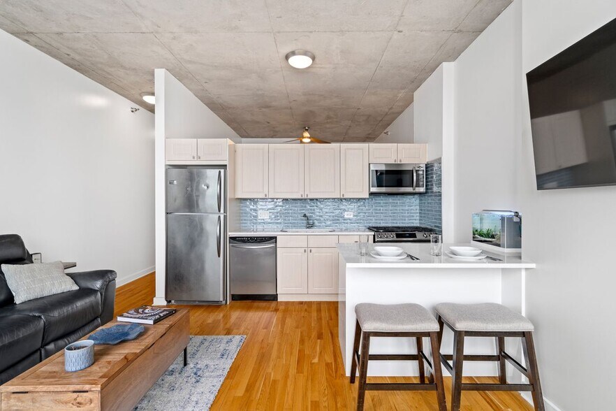 Building Photo - 1720 S Michigan Ave