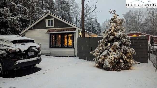 Building Photo - 494 Cranberry St