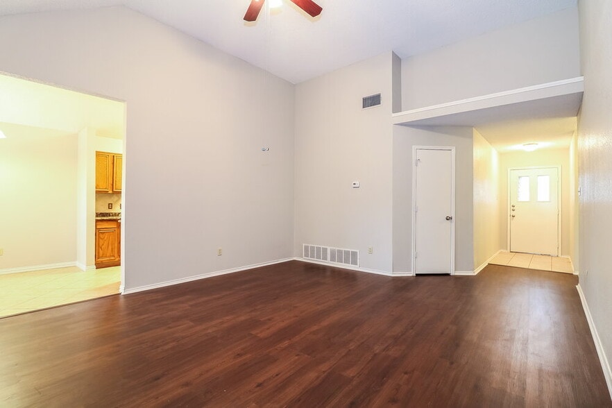 Building Photo - 641 Ozark Ave