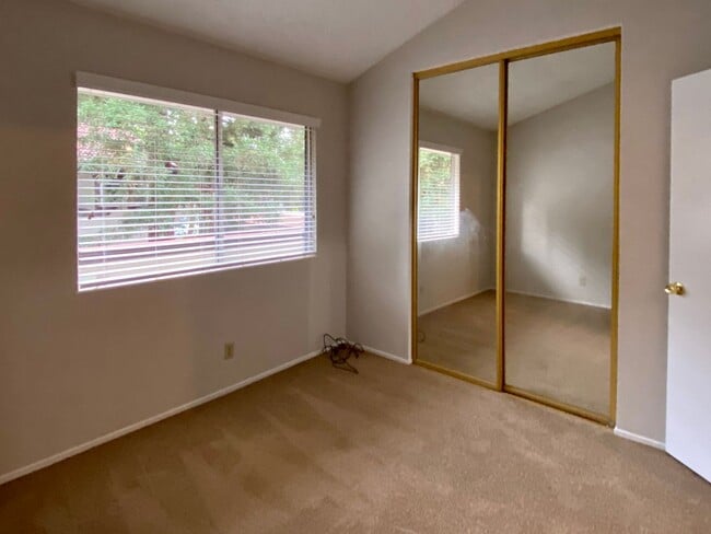 Building Photo - Spacious and Updated 2 Bedroom, 2 Bathroom...