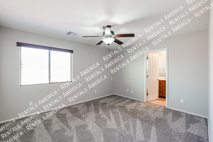 Building Photo - 7045 S Legend Dr