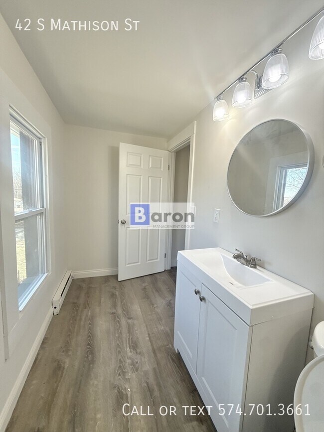 Building Photo - 42 S Mathison St