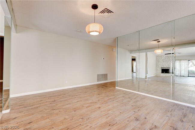 Building Photo - 2204 Plaza Del Robles