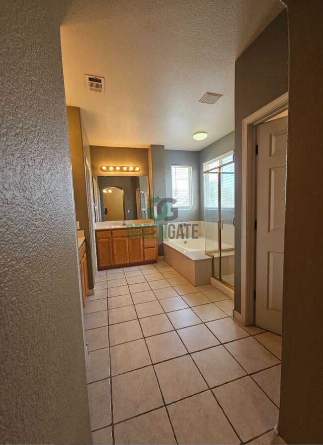 Building Photo - Price Reduced! 4 Bedroom 3 Bath Home is No...