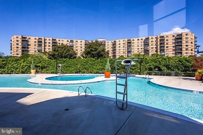 Building Photo - 8370 Greensboro Dr