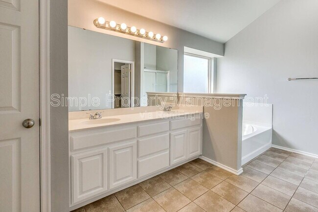 Building Photo - 18020 Cerrado Cir