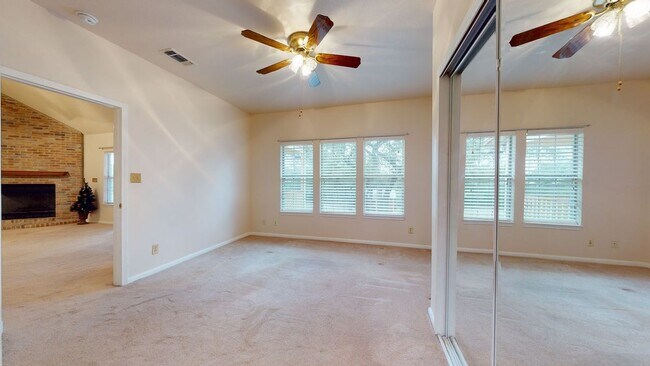 Building Photo - 1371 Nightingale
