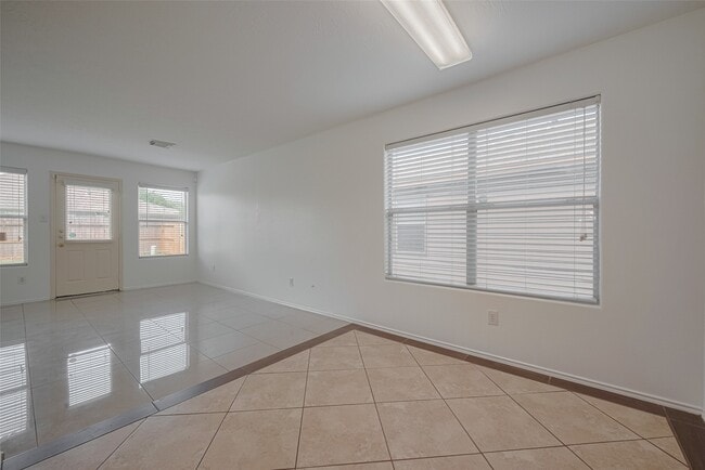Building Photo - 6814 Shallow River Ct