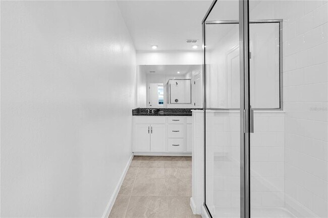 Building Photo - 1100 Lakeshore Breeze Pl