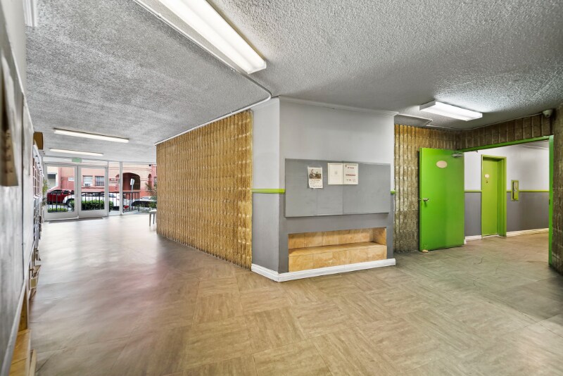 Building Photo - 511 S Park View St