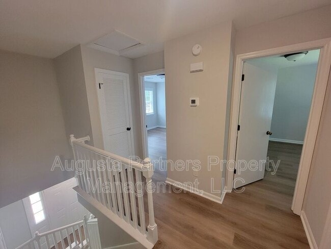 Building Photo - 165 Ashley Cir