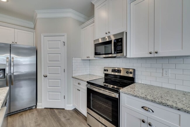 Building Photo - Beautifully maintained 4 / 2.5 home in Joh...