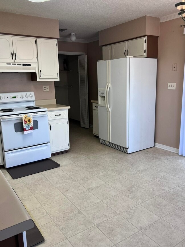 Building Photo - 345 John King Rd