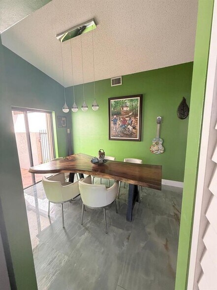 Building Photo - 11 Capitol Ct