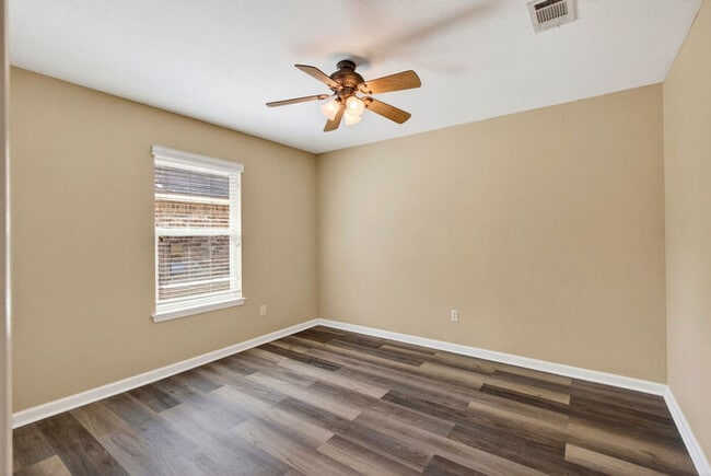 Building Photo - 10261 English Manor Dr