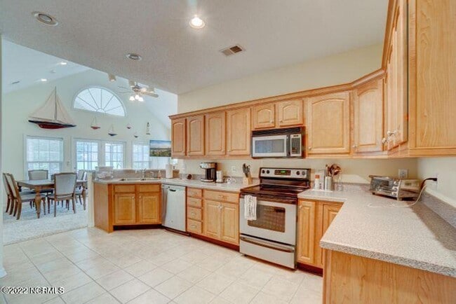 Building Photo - BEAUTIFUL BRICK HOME IN BRUNSWICK PLANTATION