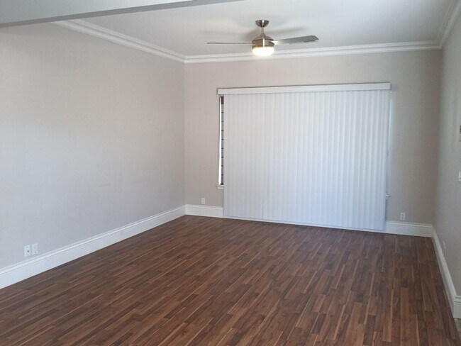Building Photo - 3 Bedroom, 2.5 Bathroom Home! Schedule a Showing!