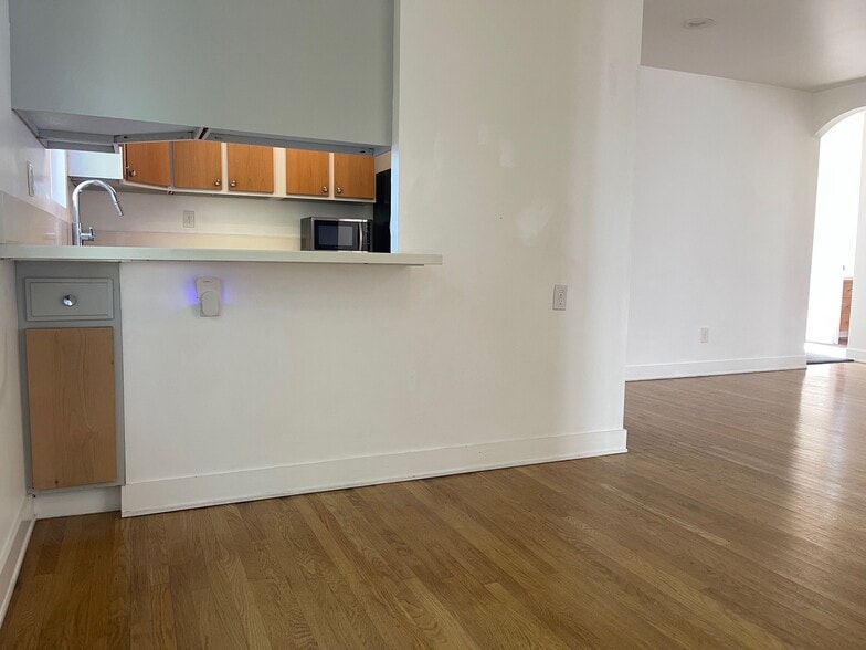 Building Photo - 479 Nassau Ave