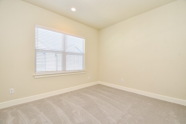 Building Photo - 2305 Silva Park Ln
