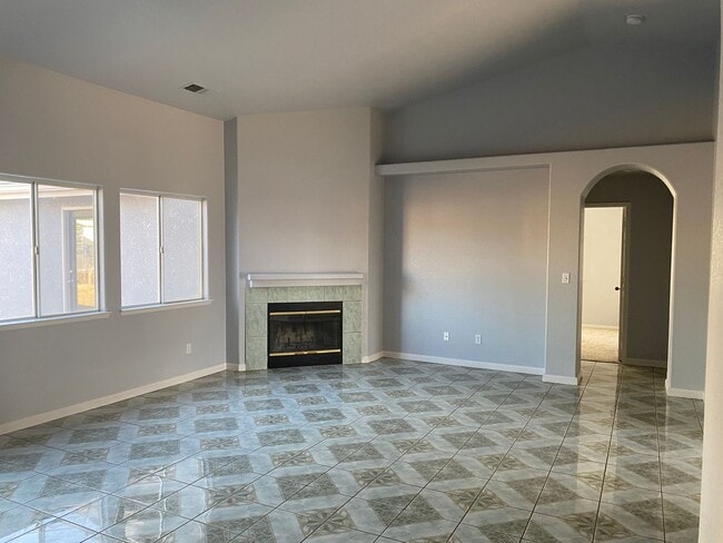 Building Photo - COMING SOON!! VERY NICE HOME 4 BEDROOM 2 BATHS